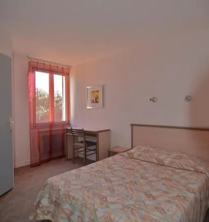 Le Petit Nice 2* 滨海圣西尔